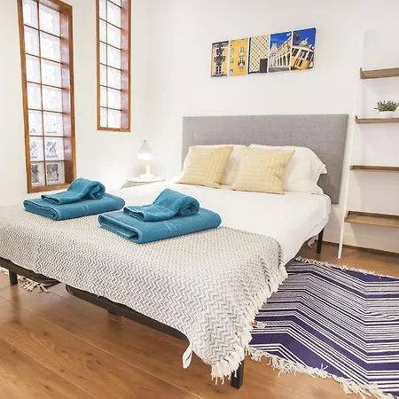 Апартаменти Bairro Alto Nicely Renovated Flat! *