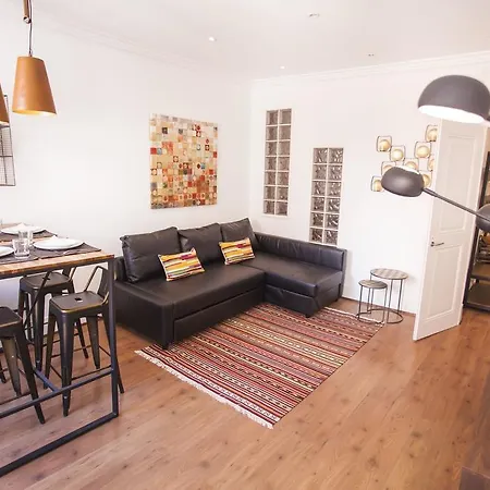 Bairro Alto Nicely Renovated Flat! *