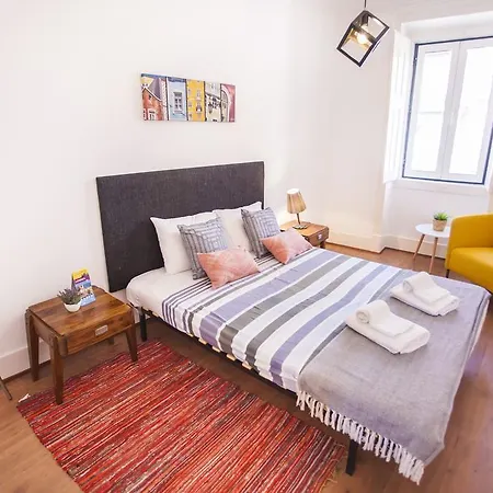 Bairro Alto Nicely Renovated Flat! Апартаменти